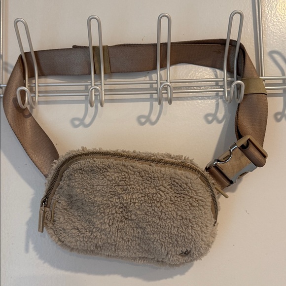 Lululemon Fall Vibes Cozy Tan Sherpa Crossbody Bag - Picture 1 of 5